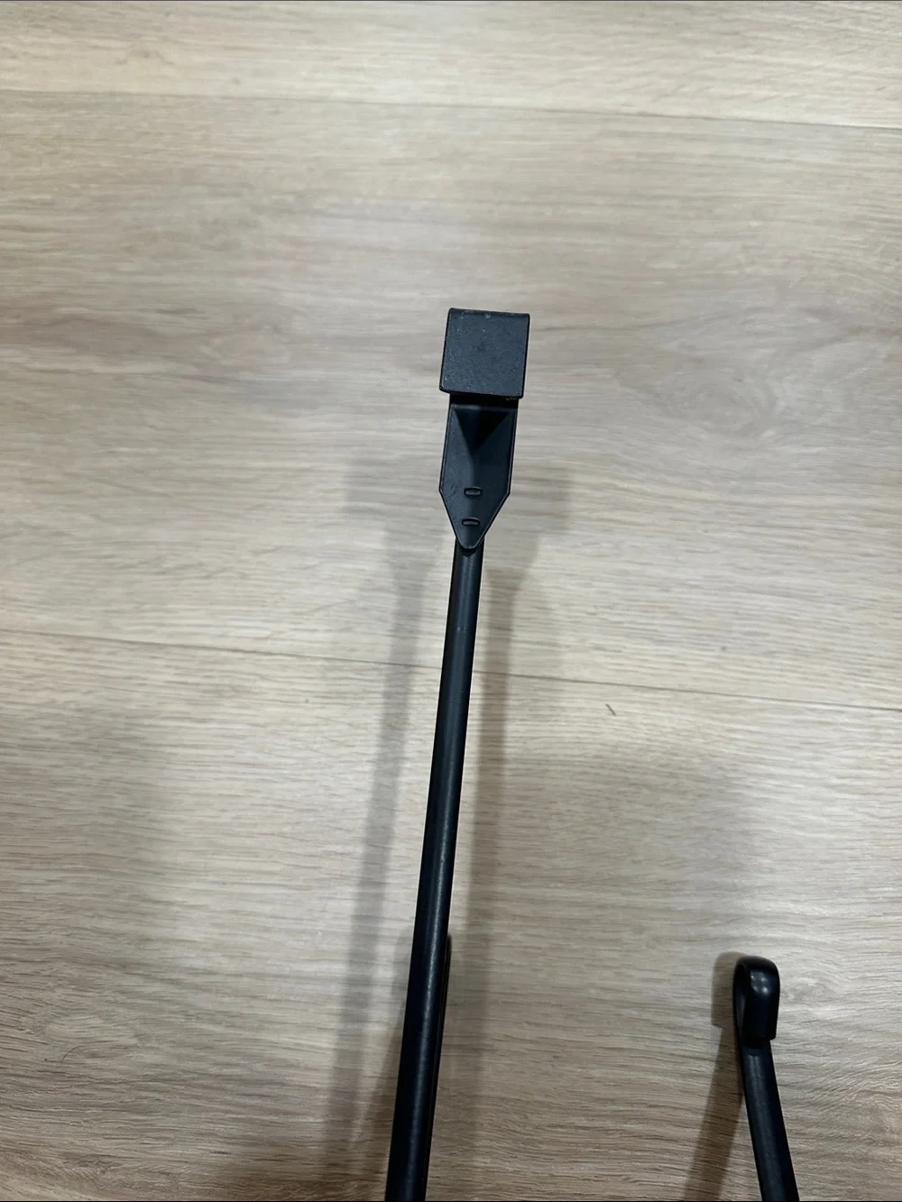 Black Metal Over-the-Door 5-Hook Wall Rack